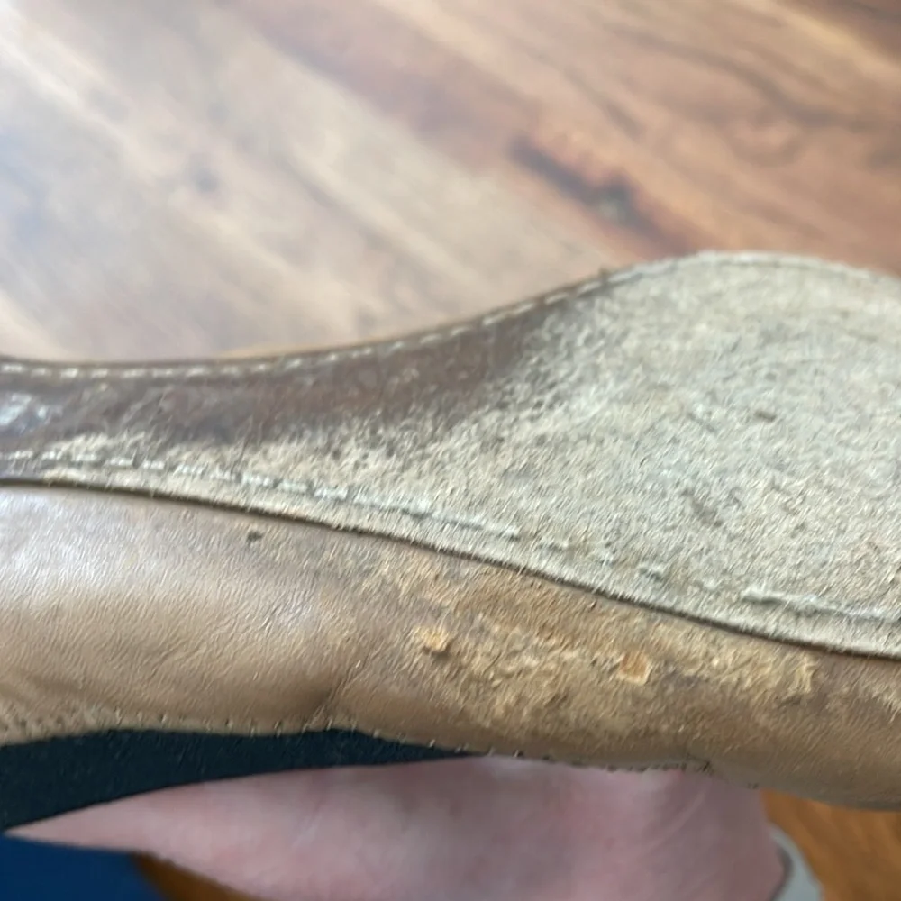 Tory Burch driving shoes Womens 11 tan logo designer *need repair to sole*